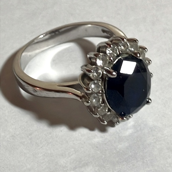 Ring - Picture 3 of 4